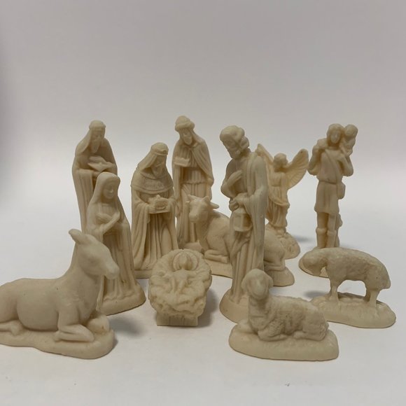 12 Piece Nativity Set - Picture 1 of 5